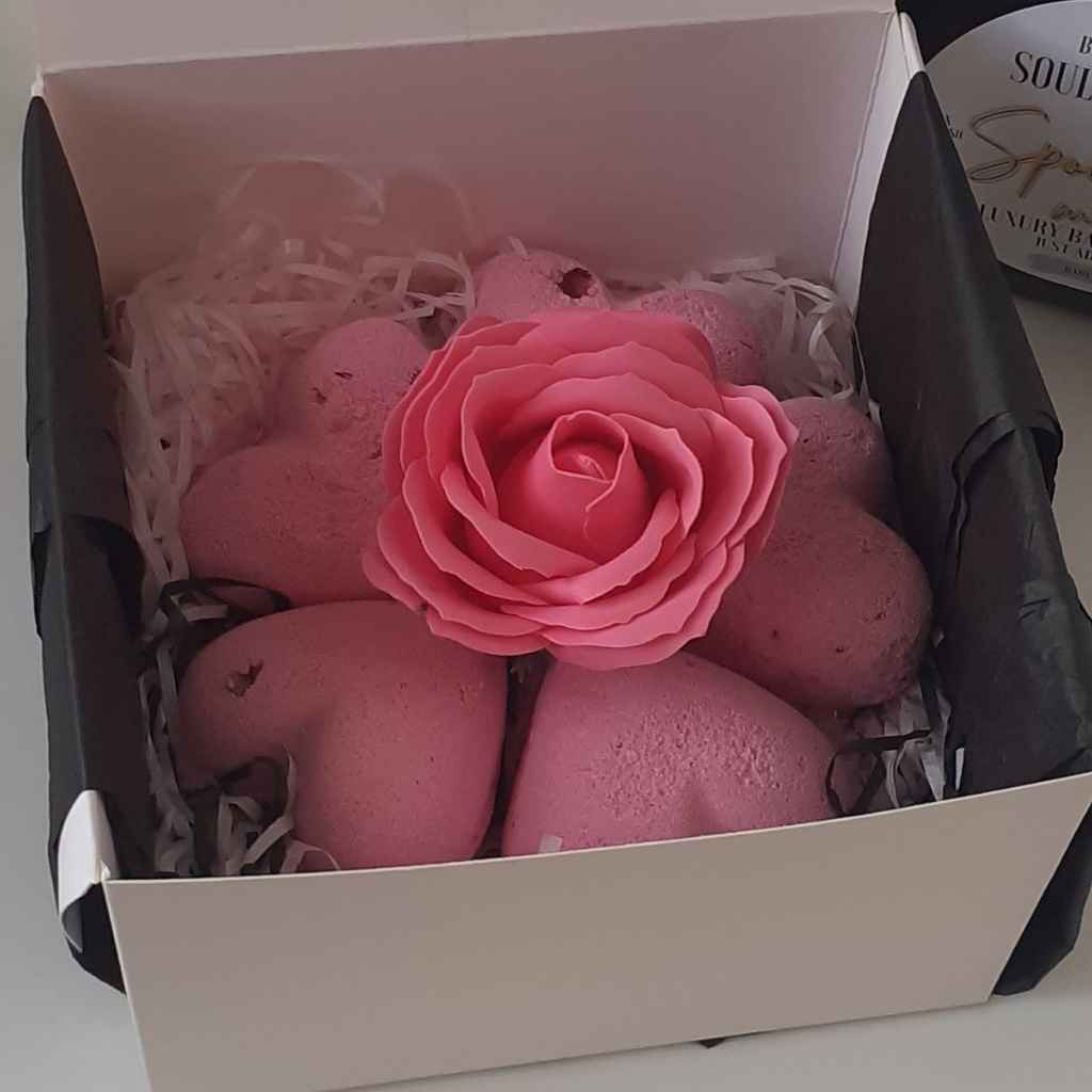 BombTastic Luxury Bath Bomb Gift Set | Heart to Heart | Everything's Rosy